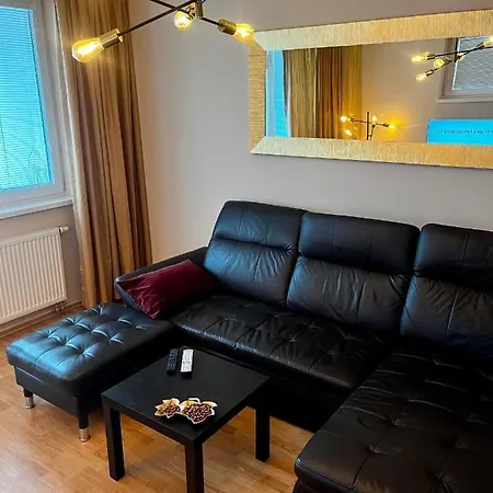 Alley With Free Parking Pozsony