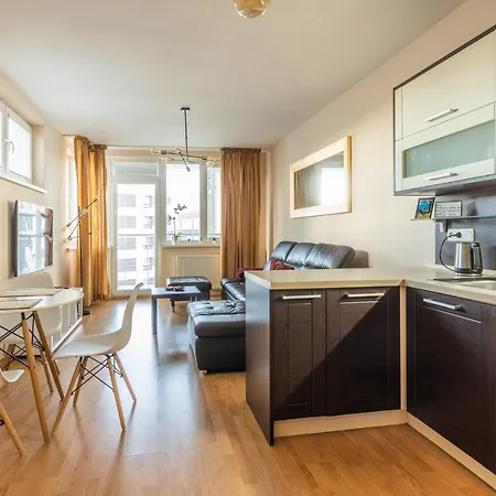 Alley With Free Parking Pozsony