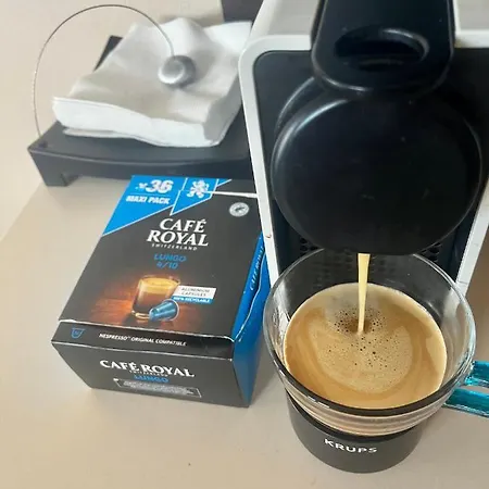 Alley With Free Parking Apartment *