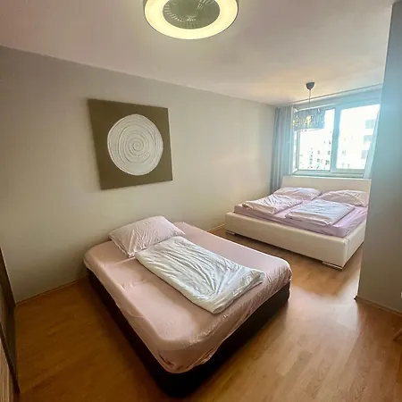 Alley With Free Parking Pozsony