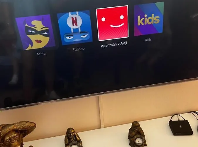 Alley With Free Parking *